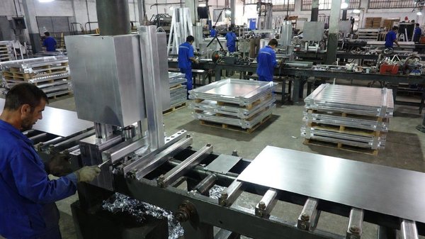 Comment fabriquer une menuiserie alu durable et esthétique